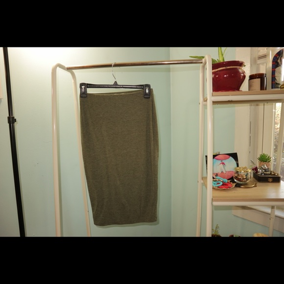 Green Pencil Skirt - Picture 2 of 3